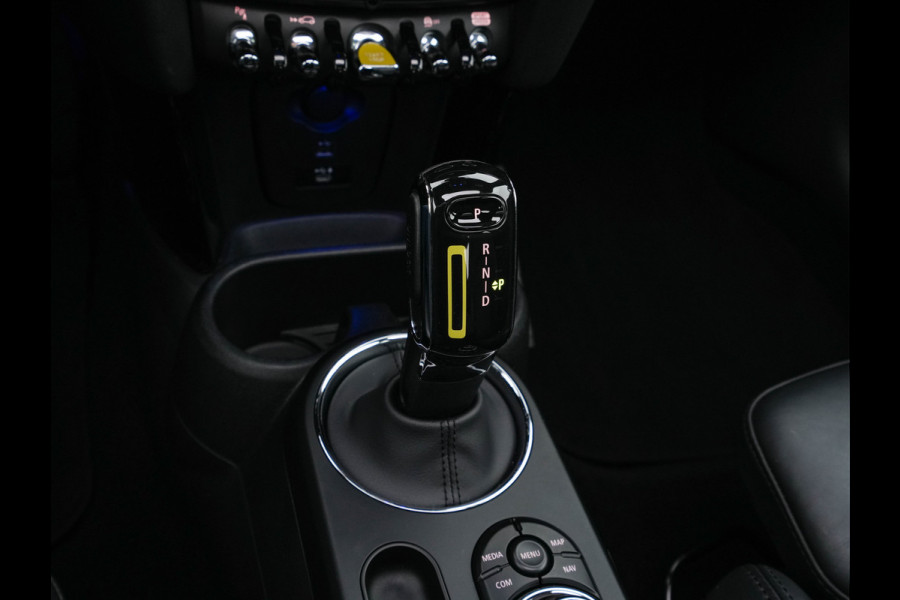 MINI Electric Yours 33 kWh [ 3-Fase-11kW ] {SoH-97%} (INCL-BTW) Aut. *HEATPUMP | PANO | LEATHER | DIGI-COCKPIT | HEAD-UP | FULL-LED | NAVI-FULLMAP | HEATED-SPORTSEATS | DAB | CRUISE | HARMAN/KARDON | CAMERA | KEYLESS | AMBIENTLIGHT | 17"ALU*