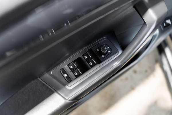 Volkswagen T-Roc 2.0 TSI 4Motion DSG R-Line Pano Navi Camera