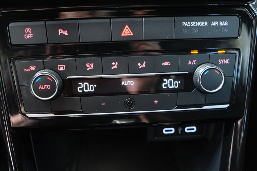 Volkswagen T-Cross 1.0 TSI Style Business 2x R-Line Automaat - Airco, Cruise, Virtueel display, Camera, Carplay, Trekhaak.