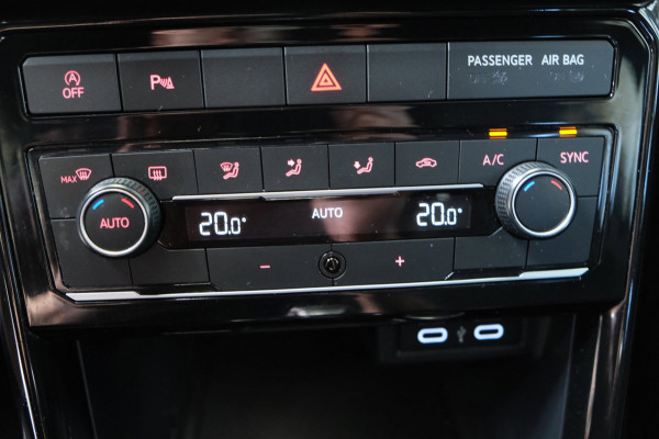 Volkswagen T-Cross 1.0 TSI Style Business 2x R-Line Automaat - Airco, Cruise, Virtueel display, Camera, Carplay, Trekhaak.
