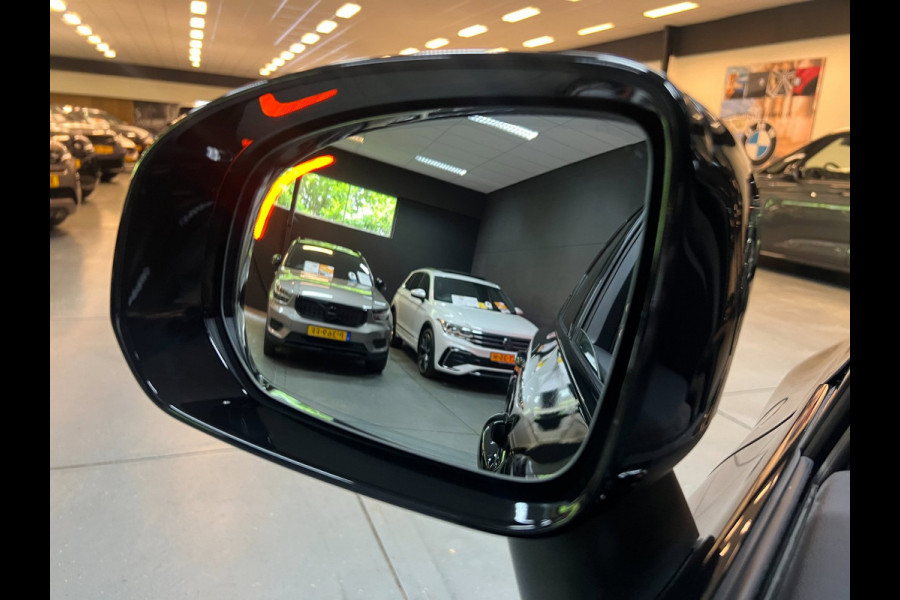 Volvo XC60 2.0 T8 AWD R-DESIGN BLACK-LINE BJ2023 455PK SOH-TEST LUCHTVERING/ PANO/LEDER/H&K/H-UP/360CAM