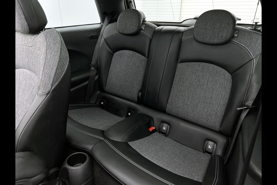 MINI Electric Essential 33 kWh (1e Eig, Dealer OnderH, Panorama, StoelV, Camera, Navi, Carplay, PDC, Cruise Con, Etc)