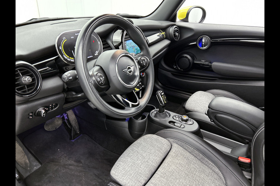 MINI Electric Essential 33 kWh (1e Eig, Dealer OnderH, Panorama, StoelV, Camera, Navi, Carplay, PDC, Cruise Con, Etc)