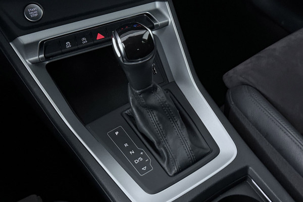 Audi Q3 35 TFSI Pro S-Line business(Goed OnderH, Trekhaak, Digitale Dash, Navi, StoelV, Parkeersensoren, Addapt Cruise, Etc)