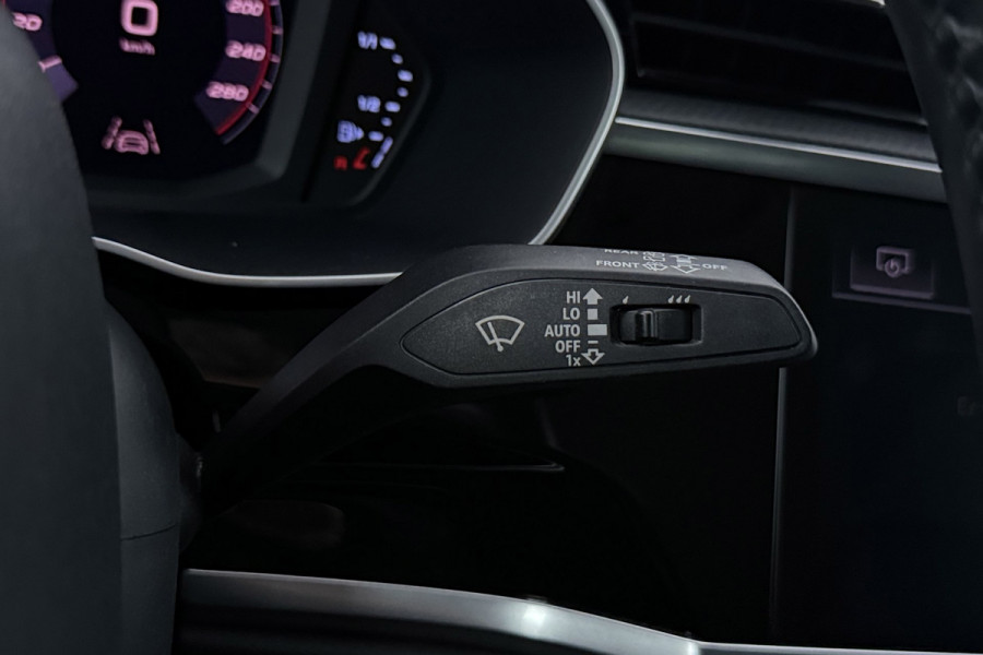 Audi Q3 35 TFSI Pro S-Line business(Goed OnderH, Trekhaak, Digitale Dash, Navi, StoelV, Parkeersensoren, Addapt Cruise, Etc)