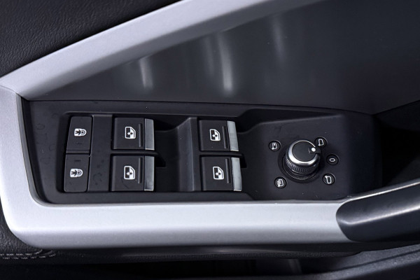 Audi Q3 35 TFSI Pro S-Line business(Goed OnderH, Trekhaak, Digitale Dash, Navi, StoelV, Parkeersensoren, Addapt Cruise, Etc)