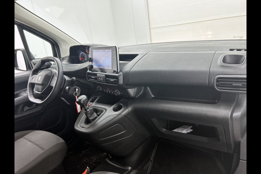 Peugeot Partner 1.2 Benzine 111PK Euro6 Premium / Airco / Navigatie / Cruise-ctr. / Schuifdeur + Raam / Radio multimedia / Apk 08-2027