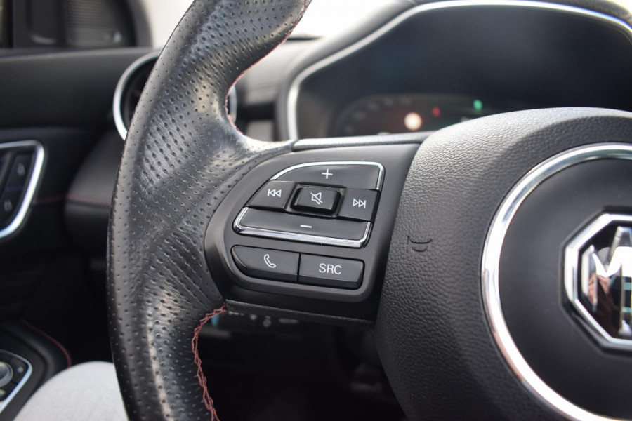 MG EHS 1.5 TGDI Luxury | Trekhaak | Pano | Leer | 360 Cam | CarPlay | SOH 88,3%