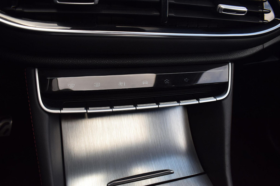 MG EHS 1.5 TGDI Luxury | Trekhaak | Pano | Leer | 360 Cam | CarPlay | SOH 88,3%