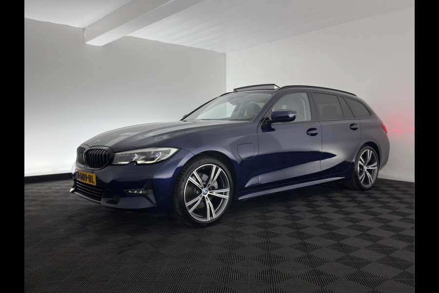 BMW 3 Serie Touring 320e Business Edition Plus (Plug-in) (INCL.BTW) *PANO | LASER-LIGHT | LEATHER | HEATED-SPORTSEATS | HIFI-SOUND | KEYLESS | DIGI-COCKPIT | NAVI-FULLMAP | DAB | AMBIENT-LIGHT | PRIVACY-GLASS | ECC | PDC | CRUISE | 19''ALU | TOWBAR