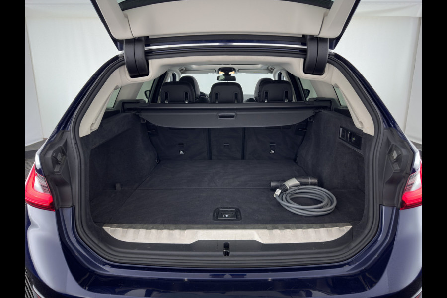 BMW 3 Serie Touring 320e Business Edition Plus (Plug-in) (INCL.BTW) *PANO | LASER-LIGHT | LEATHER | HEATED-SPORTSEATS | HIFI-SOUND | KEYLESS | DIGI-COCKPIT | NAVI-FULLMAP | DAB | AMBIENT-LIGHT | PRIVACY-GLASS | ECC | PDC | CRUISE | 19''ALU | TOWBAR