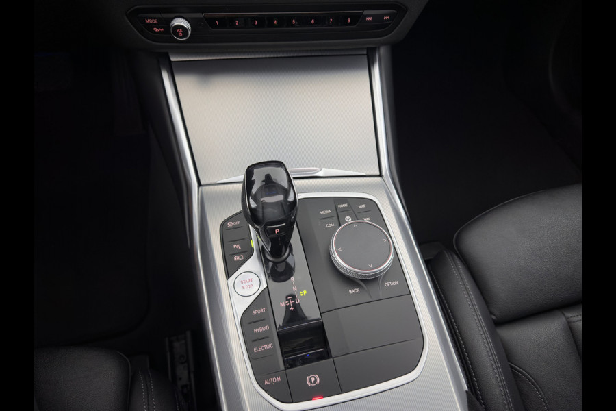 BMW 3 Serie Touring 320e Business Edition Plus (Plug-in) (INCL.BTW) *PANO | LASER-LIGHT | LEATHER | HEATED-SPORTSEATS | HIFI-SOUND | KEYLESS | DIGI-COCKPIT | NAVI-FULLMAP | DAB | AMBIENT-LIGHT | PRIVACY-GLASS | ECC | PDC | CRUISE | 19''ALU | TOWBAR