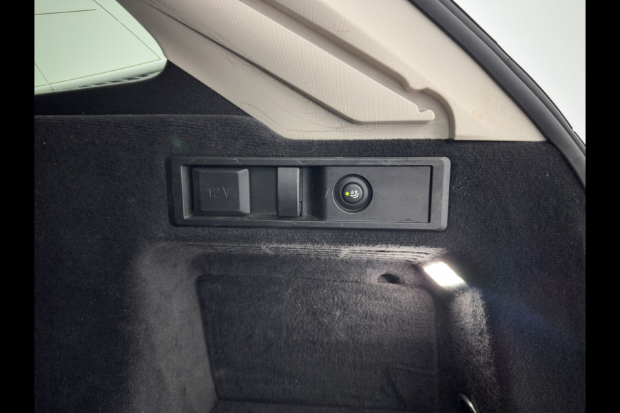 BMW 3 Serie Touring 320e Business Edition Plus (Plug-in) (INCL.BTW) *PANO | LASER-LIGHT | LEATHER | HEATED-SPORTSEATS | HIFI-SOUND | KEYLESS | DIGI-COCKPIT | NAVI-FULLMAP | DAB | AMBIENT-LIGHT | PRIVACY-GLASS | ECC | PDC | CRUISE | 19''ALU | TOWBAR