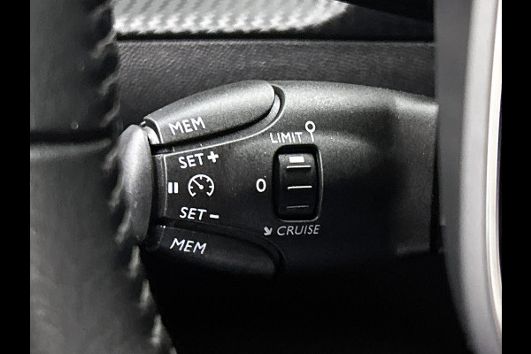 Peugeot 2008 1.5 HDi Allure / Trekhaak / Pdc.+Camera / Distributie bij 117Dkm.vervangen / Airco-ecc./ Navigatie / 1/2 Leder / / Apk nieuw