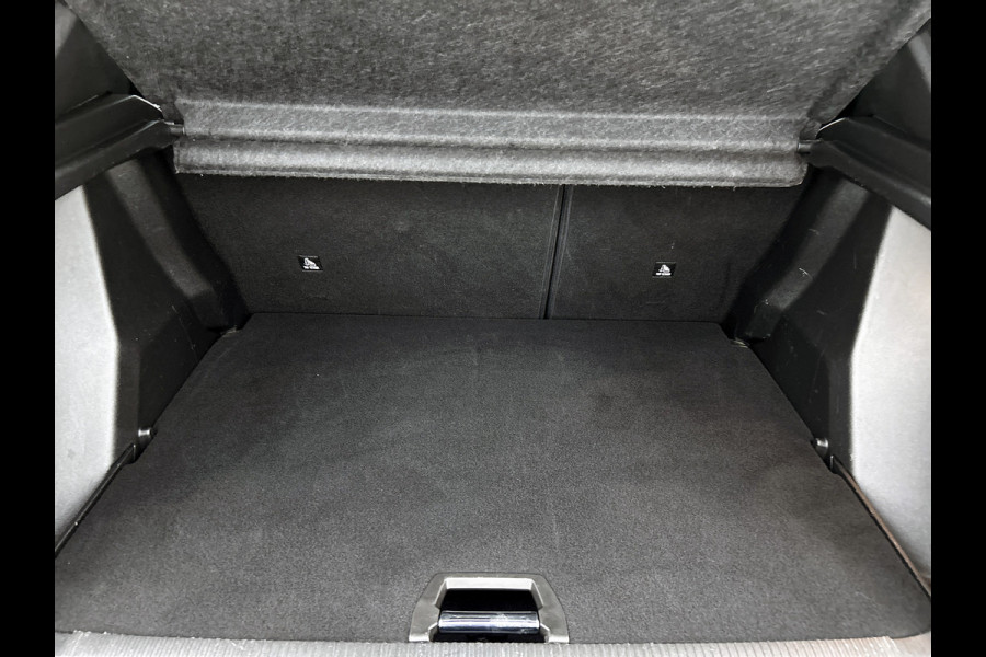 Peugeot 2008 1.5 HDi Allure / Trekhaak / Pdc.+Camera / Distributie bij 117Dkm.vervangen / Airco-ecc./ Navigatie / 1/2 Leder / / Apk nieuw