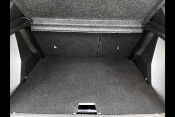 Peugeot 2008 1.5 HDi Allure / Trekhaak / Pdc.+Camera / Distributie bij 117Dkm.vervangen / Airco-ecc./ Navigatie / 1/2 Leder / / Apk nieuw