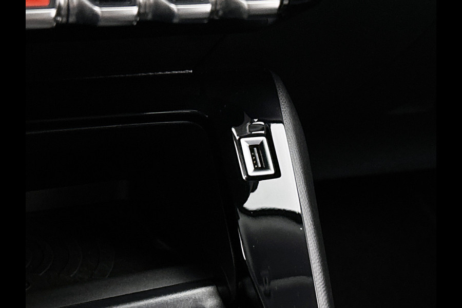 Peugeot 2008 1.5 HDi Allure / Trekhaak / Pdc.+Camera / Distributie bij 117Dkm.vervangen / Airco-ecc./ Navigatie / 1/2 Leder / / Apk nieuw