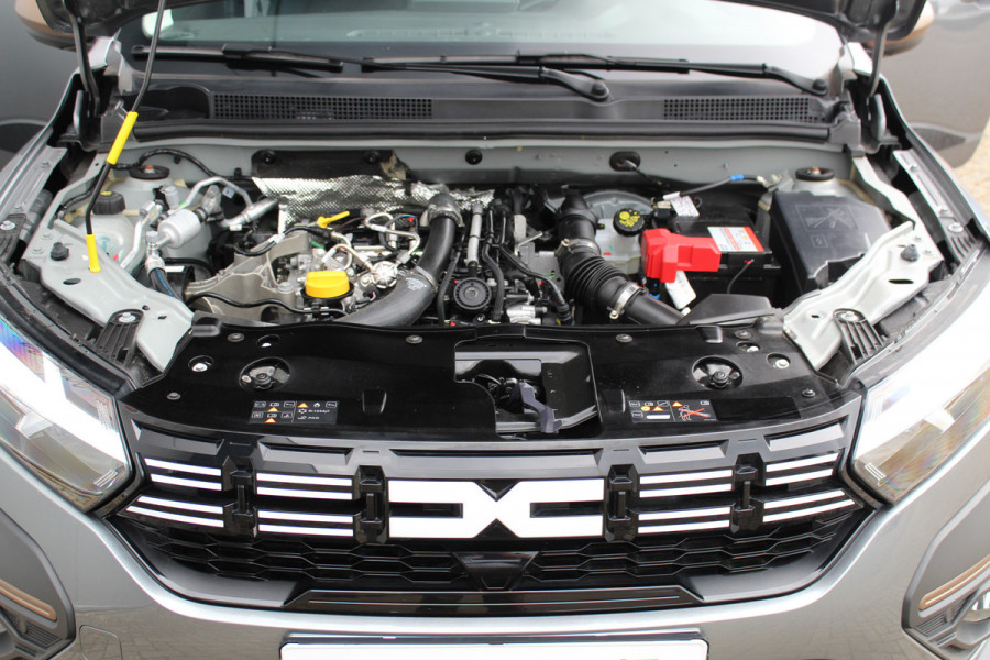Dacia Jogger 1.0-110pk TCe 110 Extreme+ 7-zitter ! Zeer nette en erg praktische Dacia ! Autm. airco, metallic lak, stoelverwarming, LM wielen+all season banden, cruise control, pdc v+a, dodehoek assistent, camera, navigatie, telefoonvoorb.,  etc.