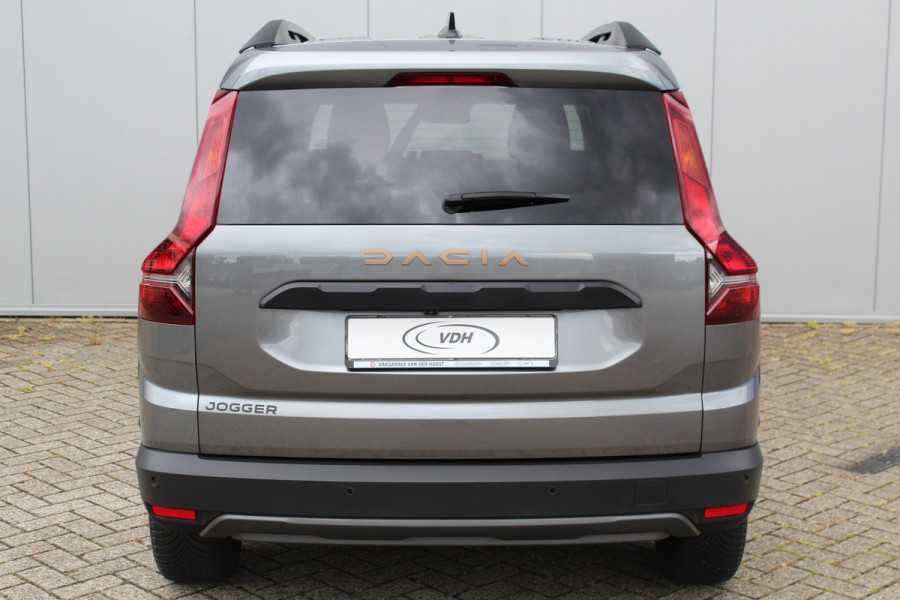 Dacia Jogger 1.0-110pk TCe 110 Extreme+ 7-zitter ! Zeer nette en erg praktische Dacia ! Autm. airco, metallic lak, stoelverwarming, LM wielen+all season banden, cruise control, pdc v+a, dodehoek assistent, camera, navigatie, telefoonvoorb.,  etc.