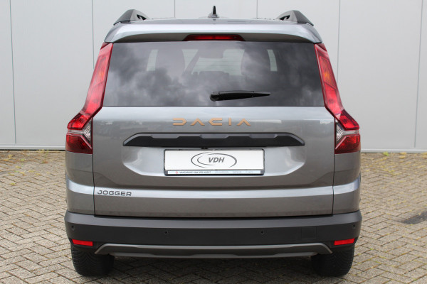 Dacia Jogger 1.0-110pk TCe 110 Extreme+ 7-zitter ! Zeer nette en erg praktische Dacia ! Autm. airco, metallic lak, stoelverwarming, LM wielen+all season banden, cruise control, pdc v+a, dodehoek assistent, camera, navigatie, telefoonvoorb.,  etc.