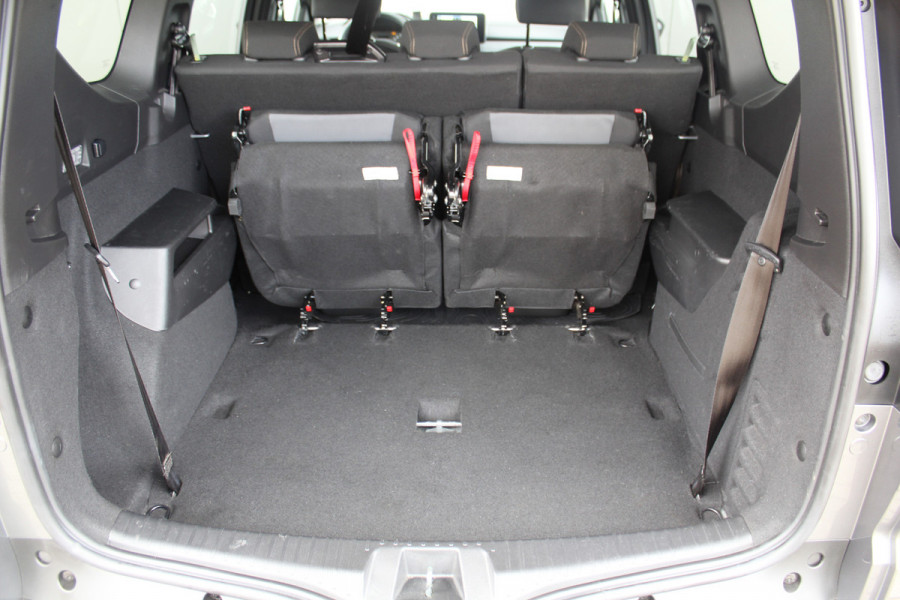Dacia Jogger 1.0-110pk TCe 110 Extreme+ 7-zitter ! Zeer nette en erg praktische Dacia ! Autm. airco, metallic lak, stoelverwarming, LM wielen+all season banden, cruise control, pdc v+a, dodehoek assistent, camera, navigatie, telefoonvoorb.,  etc.