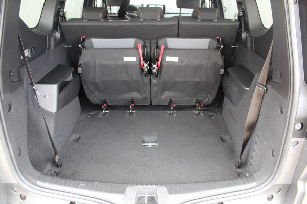 Dacia Jogger 1.0-110pk TCe 110 Extreme+ 7-zitter ! Zeer nette en erg praktische Dacia ! Autm. airco, metallic lak, stoelverwarming, LM wielen+all season banden, cruise control, pdc v+a, dodehoek assistent, camera, navigatie, telefoonvoorb.,  etc.