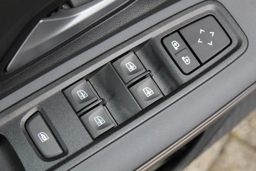 Dacia Jogger 1.0-110pk TCe 110 Extreme+ 7-zitter ! Zeer nette en erg praktische Dacia ! Autm. airco, metallic lak, stoelverwarming, LM wielen+all season banden, cruise control, pdc v+a, dodehoek assistent, camera, navigatie, telefoonvoorb.,  etc.