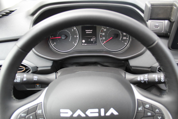 Dacia Jogger 1.0-110pk TCe 110 Extreme+ 7-zitter ! Zeer nette en erg praktische Dacia ! Autm. airco, metallic lak, stoelverwarming, LM wielen+all season banden, cruise control, pdc v+a, dodehoek assistent, camera, navigatie, telefoonvoorb.,  etc.