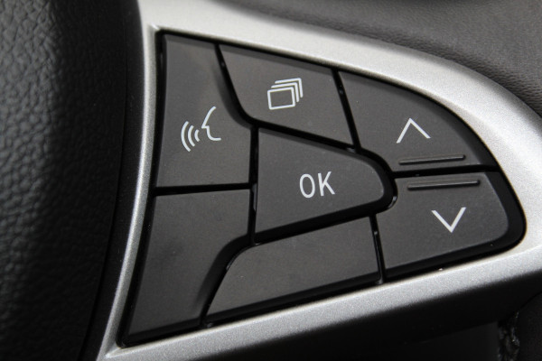 Dacia Jogger 1.0-110pk TCe 110 Extreme+ 7-zitter ! Zeer nette en erg praktische Dacia ! Autm. airco, metallic lak, stoelverwarming, LM wielen+all season banden, cruise control, pdc v+a, dodehoek assistent, camera, navigatie, telefoonvoorb.,  etc.