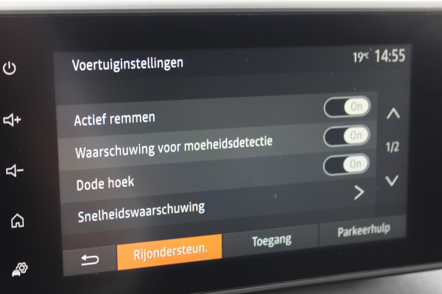 Dacia Jogger 1.0-110pk TCe 110 Extreme+ 7-zitter ! Zeer nette en erg praktische Dacia ! Autm. airco, metallic lak, stoelverwarming, LM wielen+all season banden, cruise control, pdc v+a, dodehoek assistent, camera, navigatie, telefoonvoorb.,  etc.