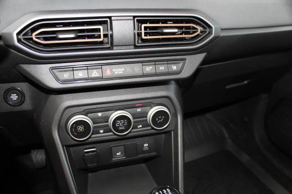Dacia Jogger 1.0-110pk TCe 110 Extreme+ 7-zitter ! Zeer nette en erg praktische Dacia ! Autm. airco, metallic lak, stoelverwarming, LM wielen+all season banden, cruise control, pdc v+a, dodehoek assistent, camera, navigatie, telefoonvoorb.,  etc.