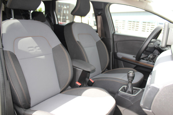 Dacia Jogger 1.0-110pk TCe 110 Extreme+ 7-zitter ! Zeer nette en erg praktische Dacia ! Autm. airco, metallic lak, stoelverwarming, LM wielen+all season banden, cruise control, pdc v+a, dodehoek assistent, camera, navigatie, telefoonvoorb.,  etc.