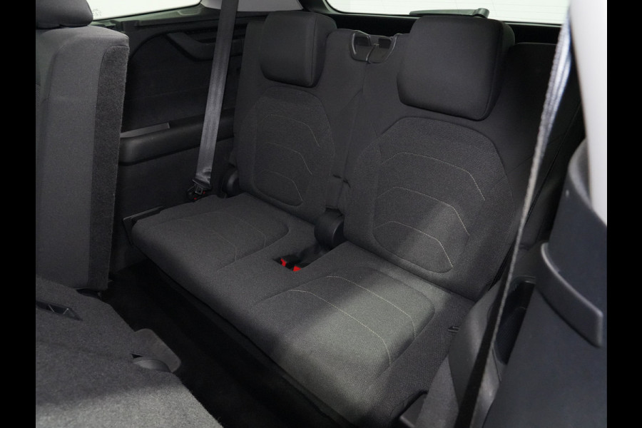 Škoda Kodiaq 1.5 TSI 150pk DSG MHEV First Edition 7 persoons | Trekhaak | Navigatie | Camera | Stoelverw. 243