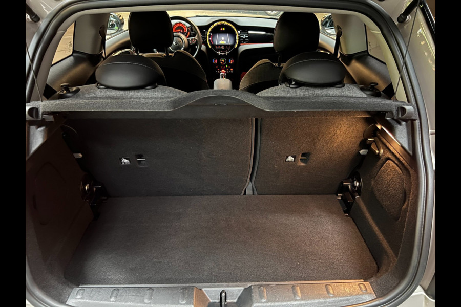 MINI 3-deurs 1.5 Cooper Camden Edition 136PK 17''DAB/ NAVI/CRUISE/ECC/PDC/CARPLAY/SPORTSTOELEN///