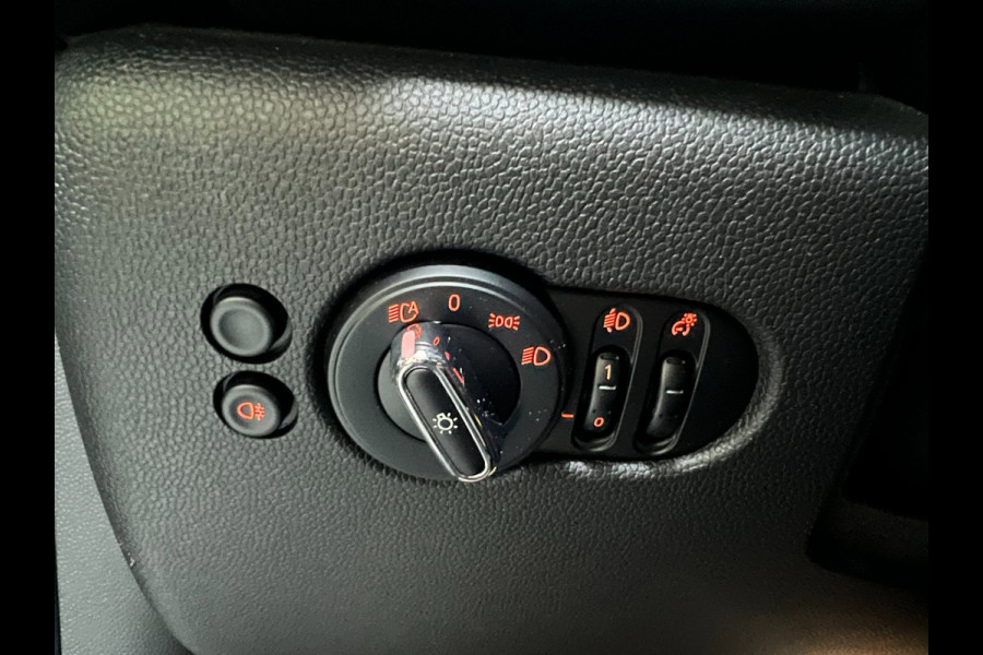 MINI 3-deurs 1.5 Cooper Camden Edition 136PK 17''DAB/ NAVI/CRUISE/ECC/PDC/CARPLAY/SPORTSTOELEN///