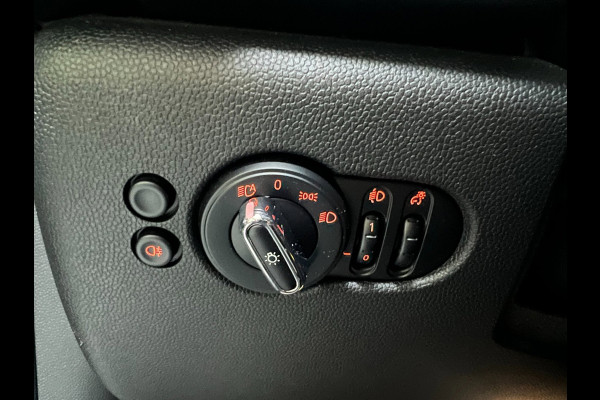 MINI 3-deurs 1.5 Cooper Camden Edition 136PK 17''DAB/ NAVI/CRUISE/ECC/PDC/CARPLAY/SPORTSTOELEN///