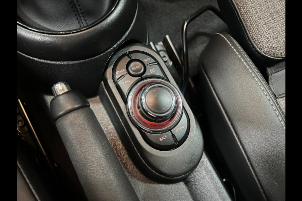 MINI 3-deurs 1.5 Cooper Camden Edition 136PK 17''DAB/ NAVI/CRUISE/ECC/PDC/CARPLAY/SPORTSTOELEN///