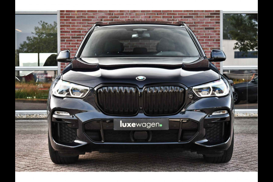 BMW X5 xDrive45e M-Sport SkyLounge M-zetels 4WS ACC Trekh 360 2xTV Carbon HUD