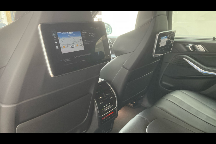 BMW X5 xDrive45e M-Sport SkyLounge M-zetels 4WS ACC Trekh 360 2xTV Carbon HUD