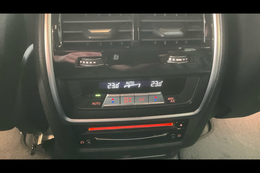BMW X5 xDrive45e M-Sport SkyLounge M-zetels 4WS ACC Trekh 360 2xTV Carbon HUD