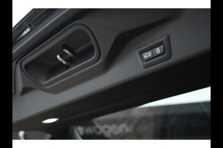 BMW X5 xDrive45e M-Sport SkyLounge M-zetels 4WS ACC Trekh 360 2xTV Carbon HUD