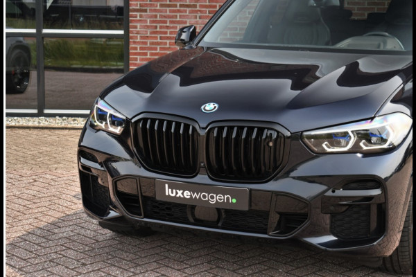 BMW X5 xDrive45e M-Sport SkyLounge M-zetels 4WS ACC Trekh 360 2xTV Carbon HUD