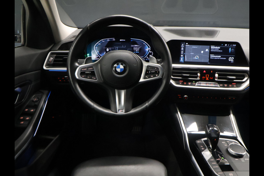 BMW 3 Serie Touring 330e eDrive M Sport [CAMERA, APPLE CARPLAY, ANDROID, TREKHAAK, CRUISE, STOELVERWARMING, ELEKTRISCHE ACHTERKLEP, PDC, NAVIGATIE, NIEUWSTAAT]