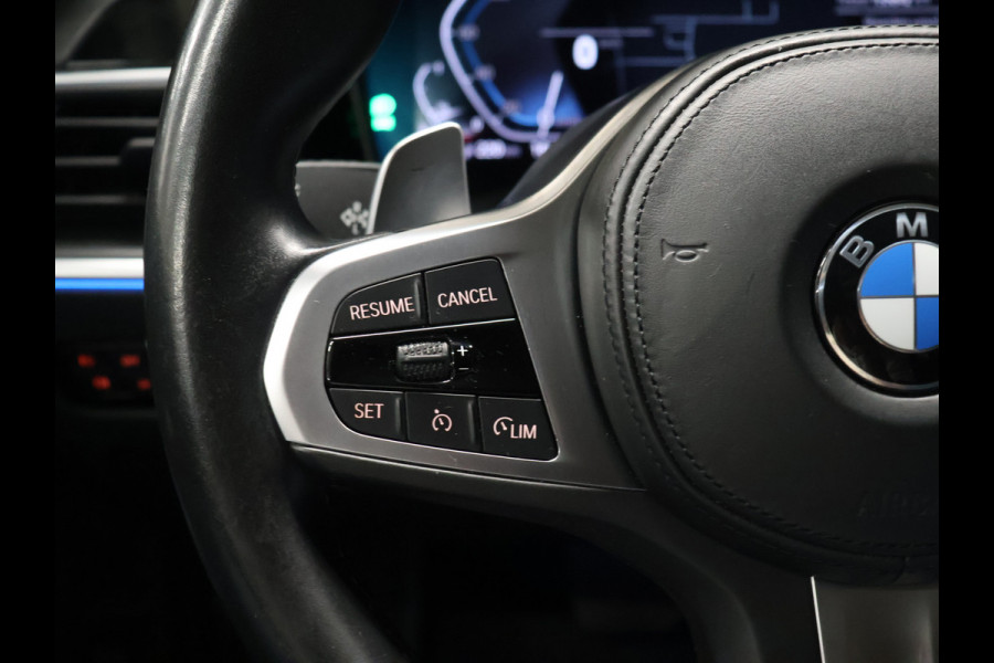 BMW 3 Serie Touring 330e eDrive M Sport [CAMERA, APPLE CARPLAY, ANDROID, TREKHAAK, CRUISE, STOELVERWARMING, ELEKTRISCHE ACHTERKLEP, PDC, NAVIGATIE, NIEUWSTAAT]