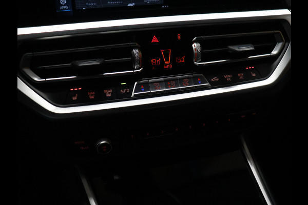 BMW 3 Serie Touring 330e eDrive M Sport [CAMERA, APPLE CARPLAY, ANDROID, TREKHAAK, CRUISE, STOELVERWARMING, ELEKTRISCHE ACHTERKLEP, PDC, NAVIGATIE, NIEUWSTAAT]