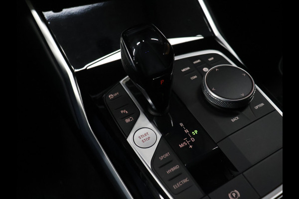 BMW 3 Serie Touring 330e eDrive M Sport [CAMERA, APPLE CARPLAY, ANDROID, TREKHAAK, CRUISE, STOELVERWARMING, ELEKTRISCHE ACHTERKLEP, PDC, NAVIGATIE, NIEUWSTAAT]