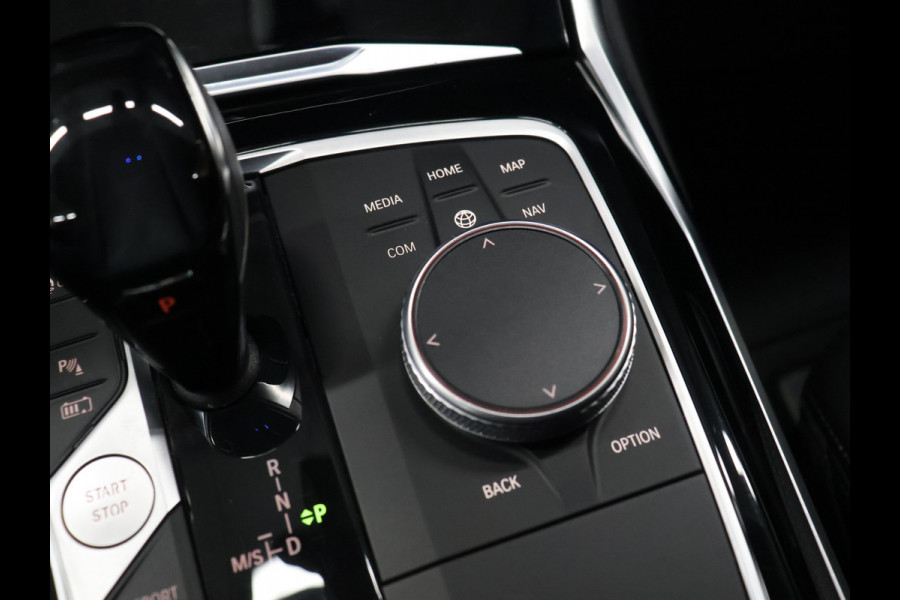 BMW 3 Serie Touring 330e eDrive M Sport [CAMERA, APPLE CARPLAY, ANDROID, TREKHAAK, CRUISE, STOELVERWARMING, ELEKTRISCHE ACHTERKLEP, PDC, NAVIGATIE, NIEUWSTAAT]