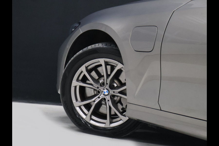 BMW 3 Serie Touring 330e eDrive M Sport [CAMERA, APPLE CARPLAY, ANDROID, TREKHAAK, CRUISE, STOELVERWARMING, ELEKTRISCHE ACHTERKLEP, PDC, NAVIGATIE, NIEUWSTAAT]