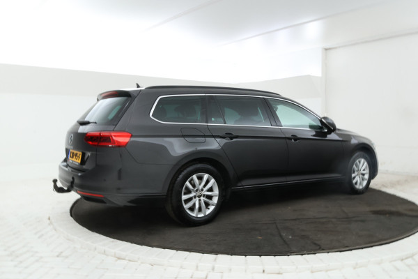 Volkswagen Passat Variant 1.6 TDI Elegance Business R Automaat, Panorama, Trekhaak!