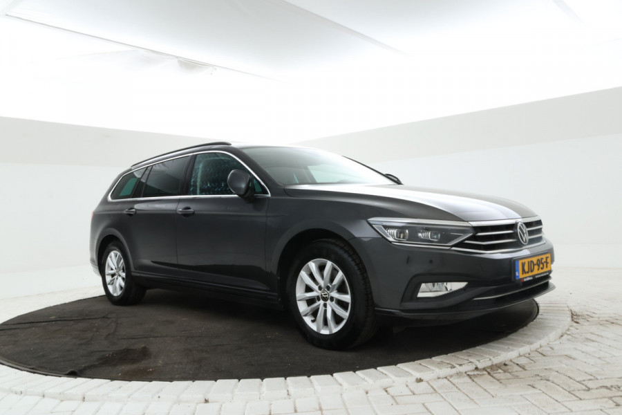 Volkswagen Passat Variant 1.6 TDI Elegance Business R Automaat, Panorama, Trekhaak!